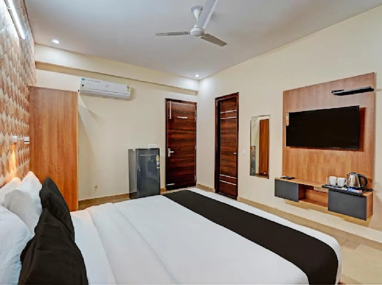 Akshay Medanta Hospitility 호텔 구르가온