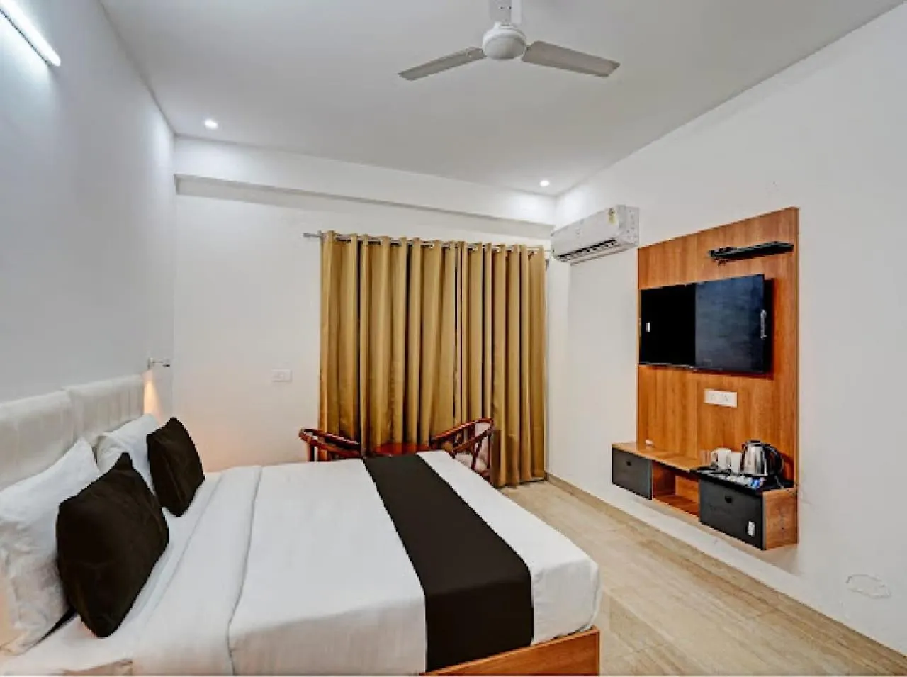 Akshay Medanta Hospitility 호텔 구르가온